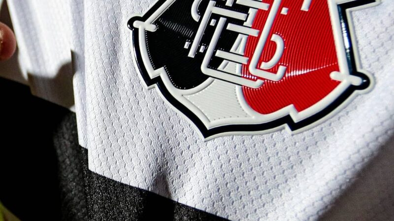 Santa Cruz conclui negociação e assina com a Reebok