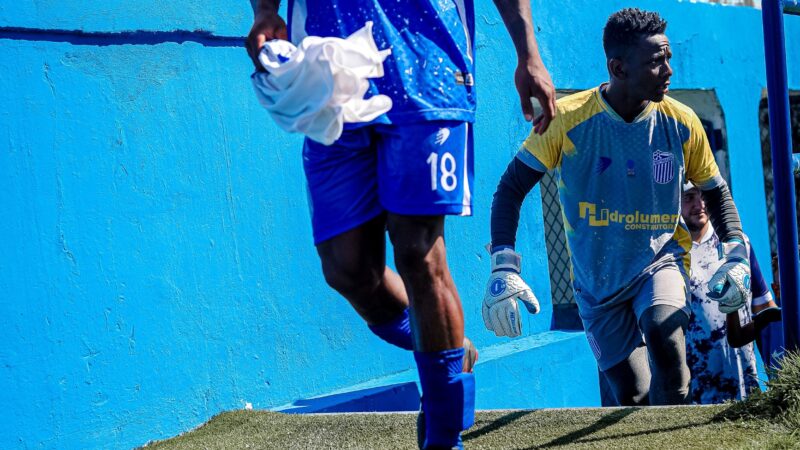 Grato pela chance, atacante conta como é jogar com tornozeleira eletrônica: “Atrapalha bastante”