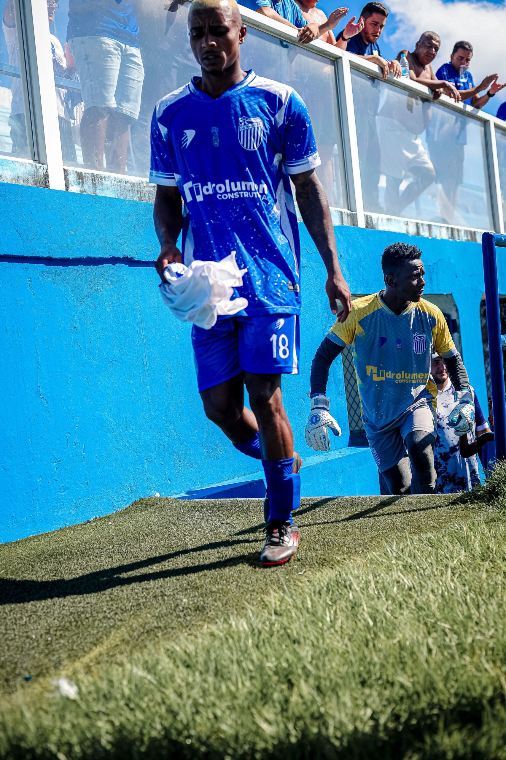 Grato pela chance, atacante conta como é jogar com tornozeleira eletrônica: “Atrapalha bastante”