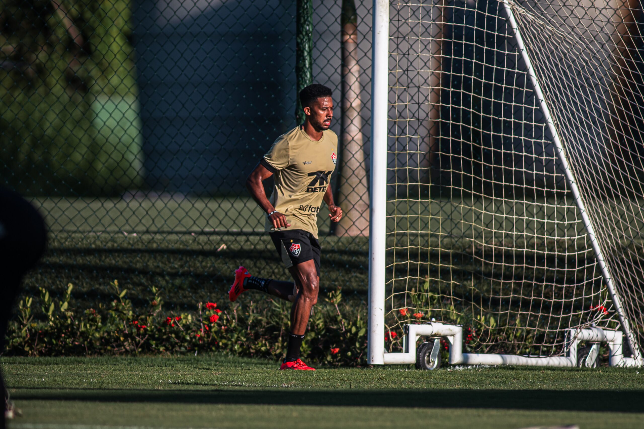 Conheça Willian Oliveira, reforço para o meio de campo do Coritiba