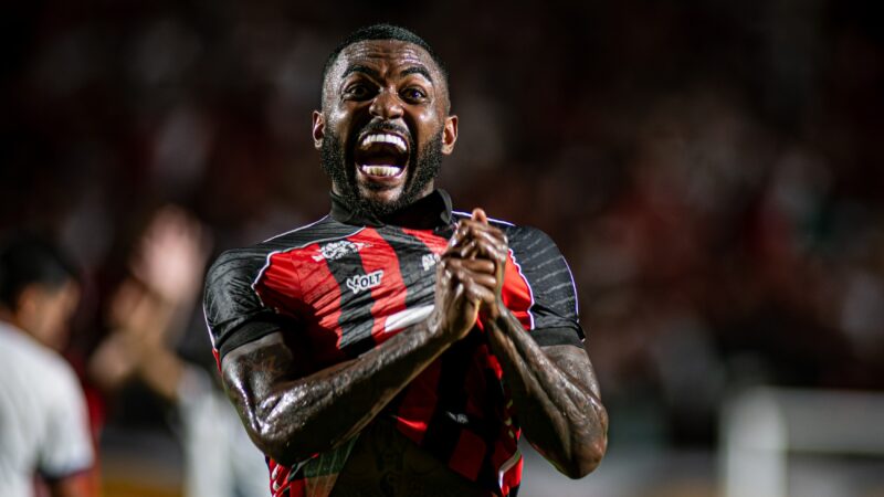 Vitória encaminha renovação com o lateral-esquerdo Ramon