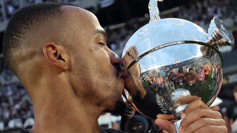 Jogadores vão e vêm