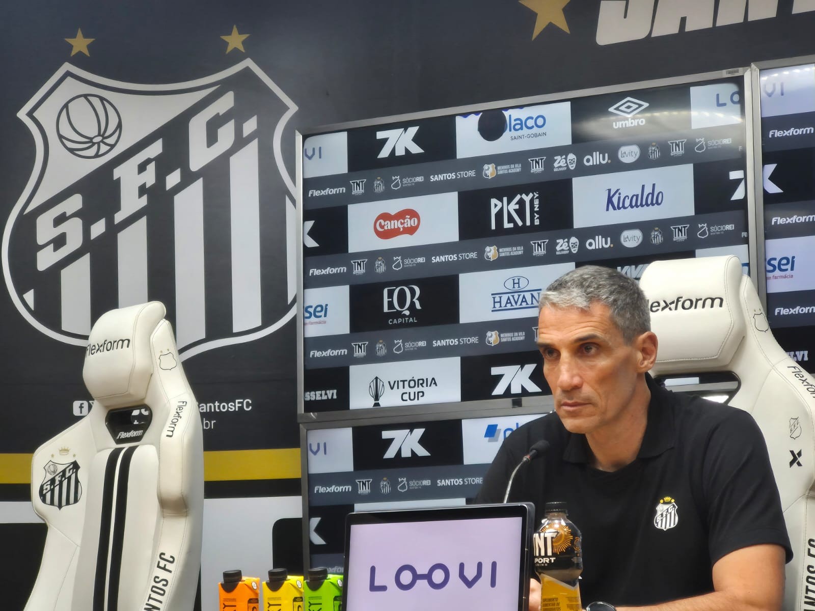 Vojvoda exalta Neymar e admite alívio com fuga do rebaixamento: “Não é para o Santos lutar por isso”