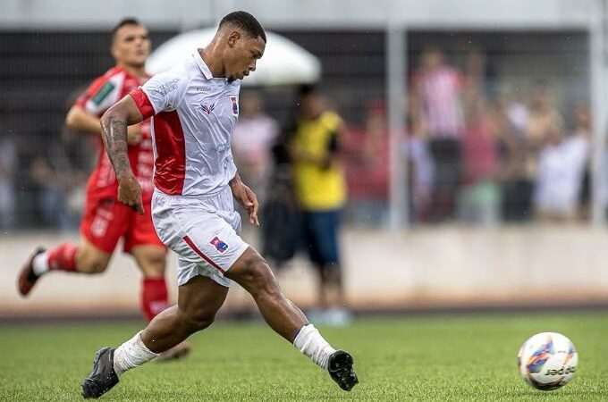 Ex-Metropolitano e Paraná, volante Wallace é o novo reforço do Manaus para 2026