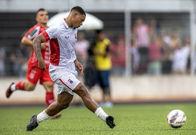 Ex-Metropolitano e Paraná, volante Wallace é o novo reforço do Manaus para 2026