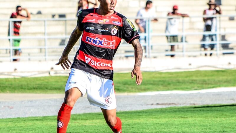 Atacante Denis é anunciado como reforço do Lagarto para temporada 2026