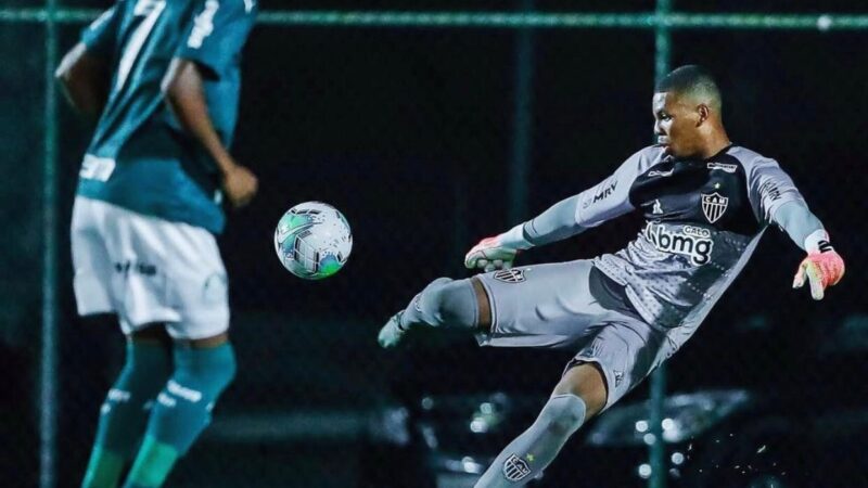 Vila Nova contrata goleiro Gabriel Átila, do Atlético-MG