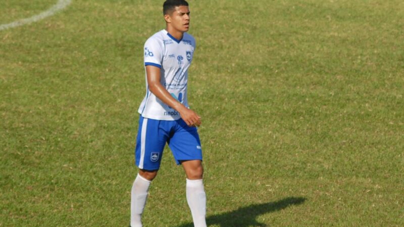 Ferroviária avança por atacante e negocia com volante; veja detalhes