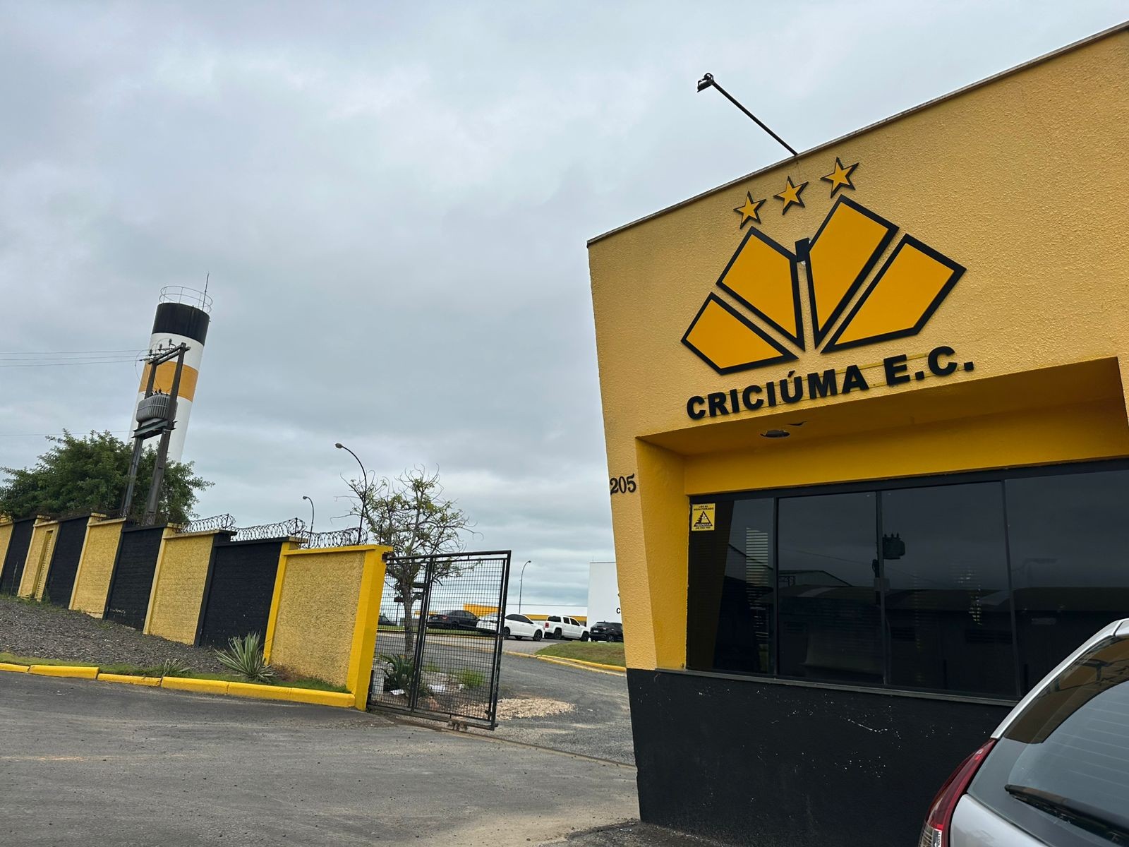 Criciúma demite sete pessoas ligadas ao futebol