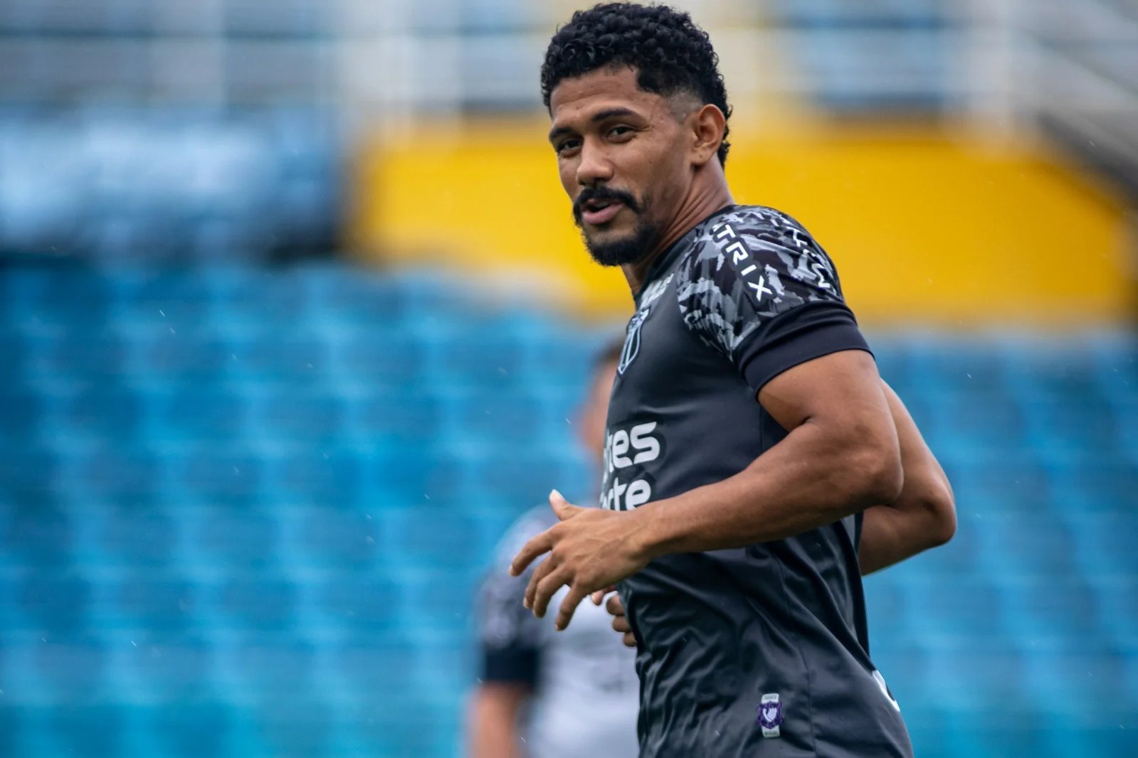 Coritiba negocia contratação do volante Fernando Sobral, que estava no Ceará