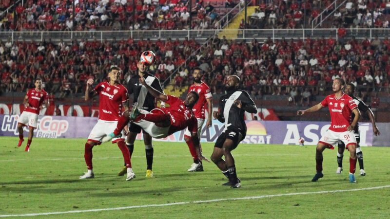 Ferroviária encaminha acerto com lateral-direito Felipe Rodrigues