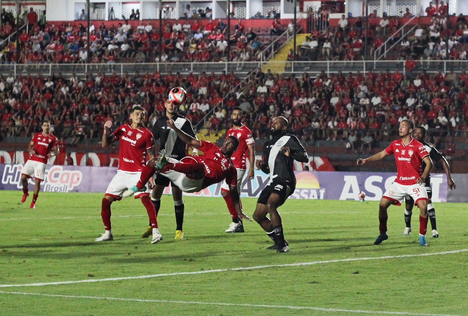 Ferroviária encaminha acerto com lateral-direito Felipe Rodrigues