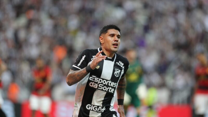 Atacante Galeano se despede do Ceará após o rebaixamento