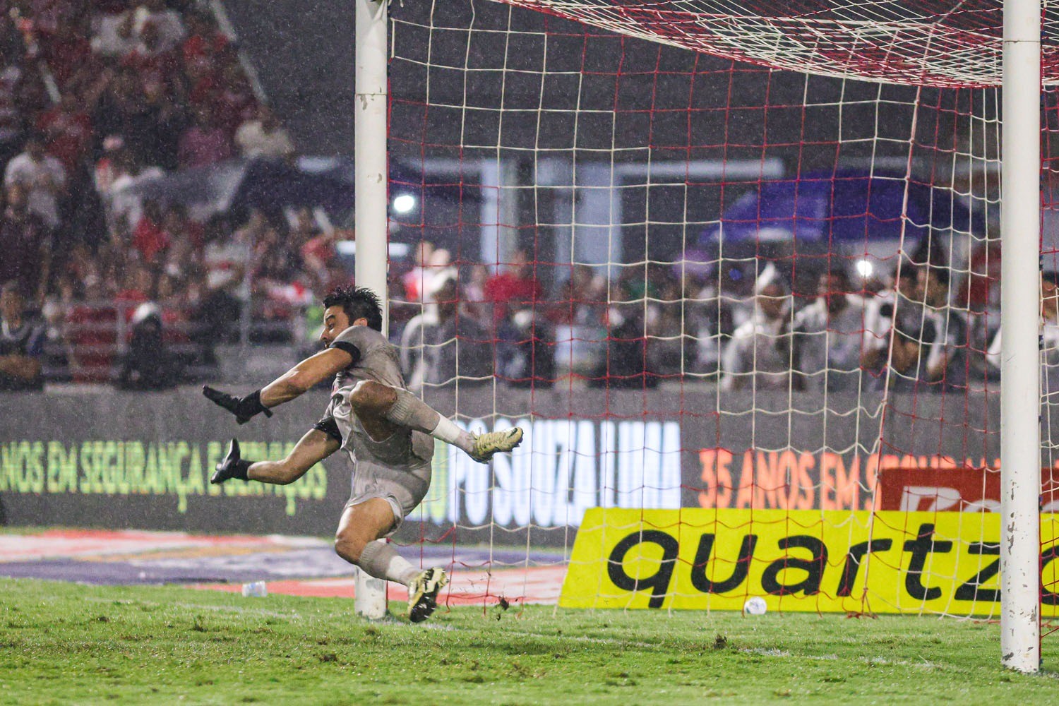 Intuição, análise? Saiba como é a preparação de Matheus Albino para as cobranças de pênalti