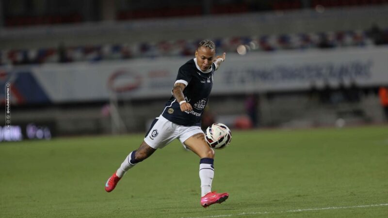 Vila Nova segue otimista e espera finalizar contratação de Janderson