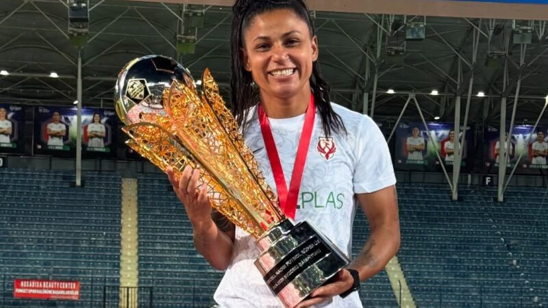 Ex-Flamengo e Palmeiras, Maria Alves fecha 2025 com título da Liga Turca e mais jogos por sua equipe