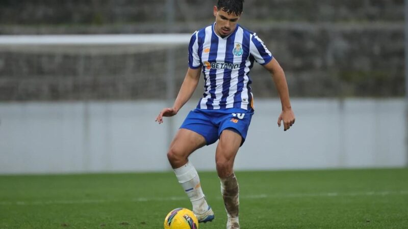 Cedido pelo São Paulo, Moreira perde trimestre por lesão e pode ficar no Porto por mais seis meses