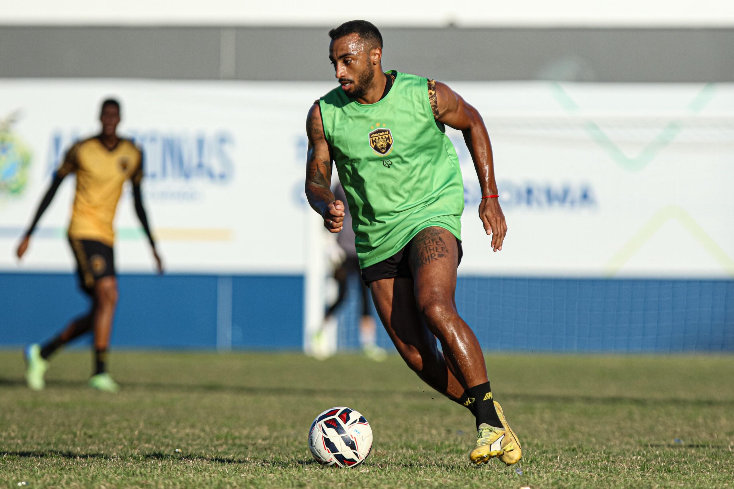 Carlos Akapo afirma que Amazonas deve quatro meses de salários; Clube nega