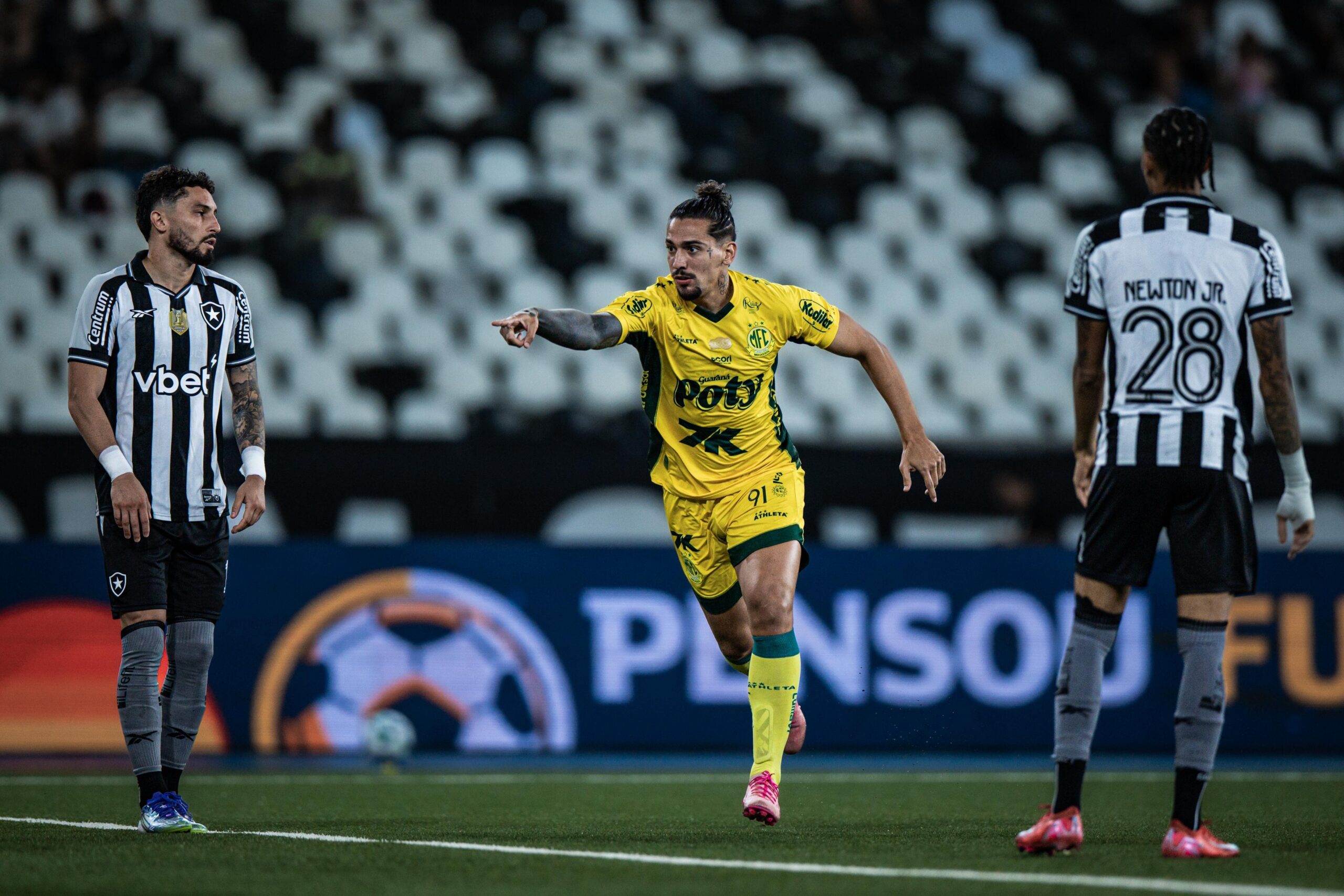 Clube paraguaio pede o retorno de Chico da Costa, que deixa o Mirassol