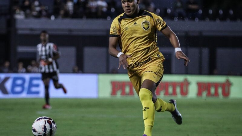 Fluminense encaminha saída de lateral-esquerdo para o Londrina