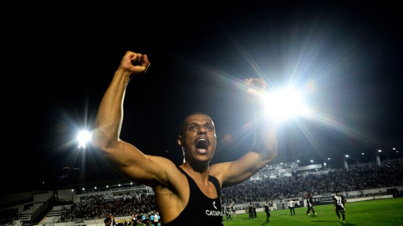 “Teve gente trabalhando em dois empregos”: volante fala sobre drama salarial na Ponte campeã