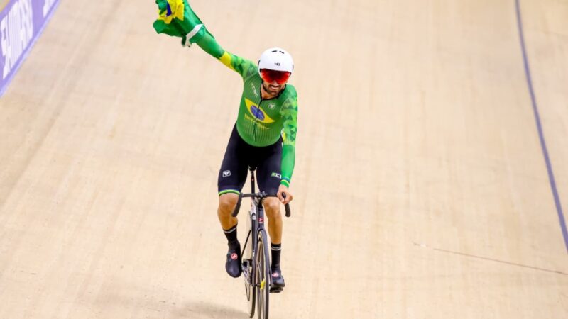 Ciclista de Santos termina 2025 como líder do ranking mundial paralímpico