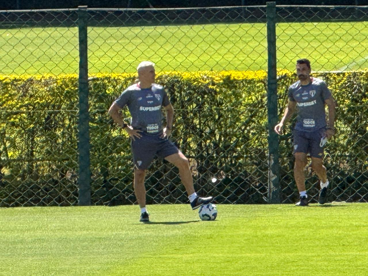 Gramados dos campos do CT do São Paulo serão trocados durante as férias
