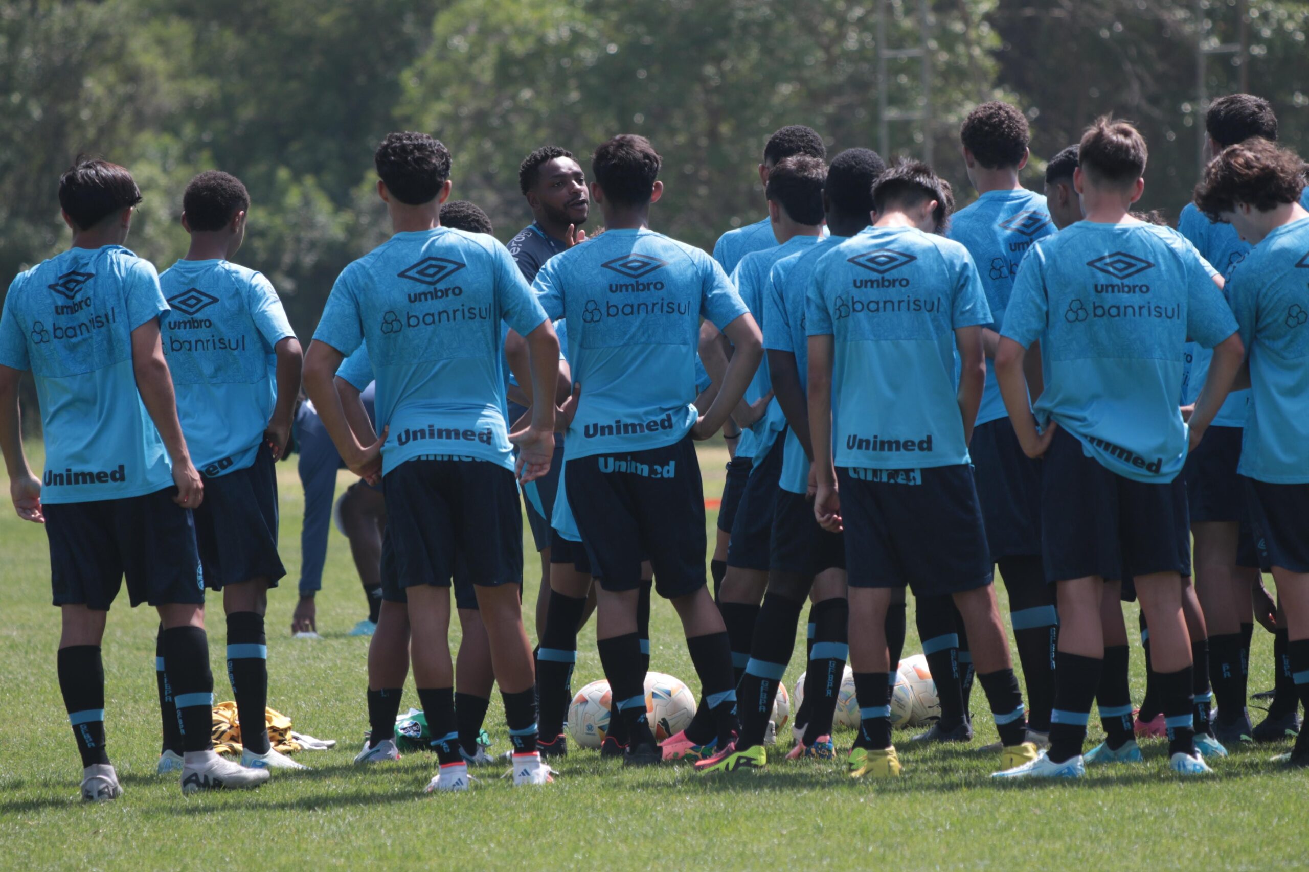 Por dentro da fábrica de sonhos: conheça os bastidores da busca por talentos na base do Grêmio
