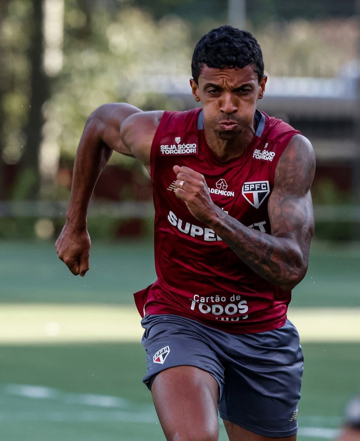 São Paulo decide não renovar o contrato de Luiz Gustavo
