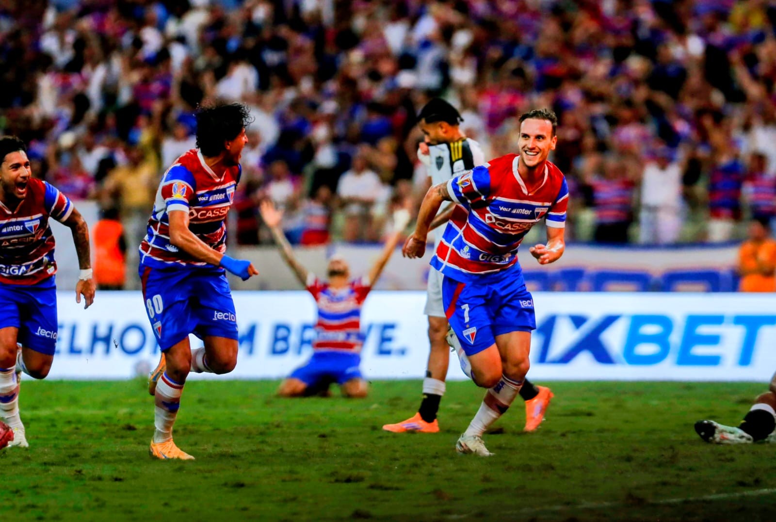 Análise: Fortaleza chega a oito jogos sem perder e está mais vivo do que nunca contra queda