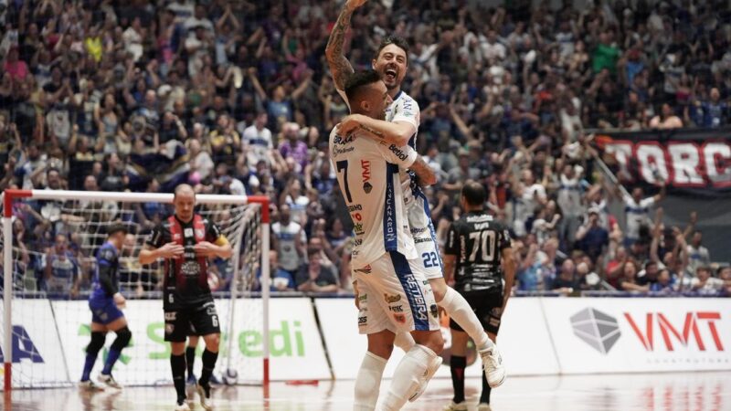 Pato vence o Campo Mourão nos pênaltis e é tetracampeão do Paranaense de Futsal
