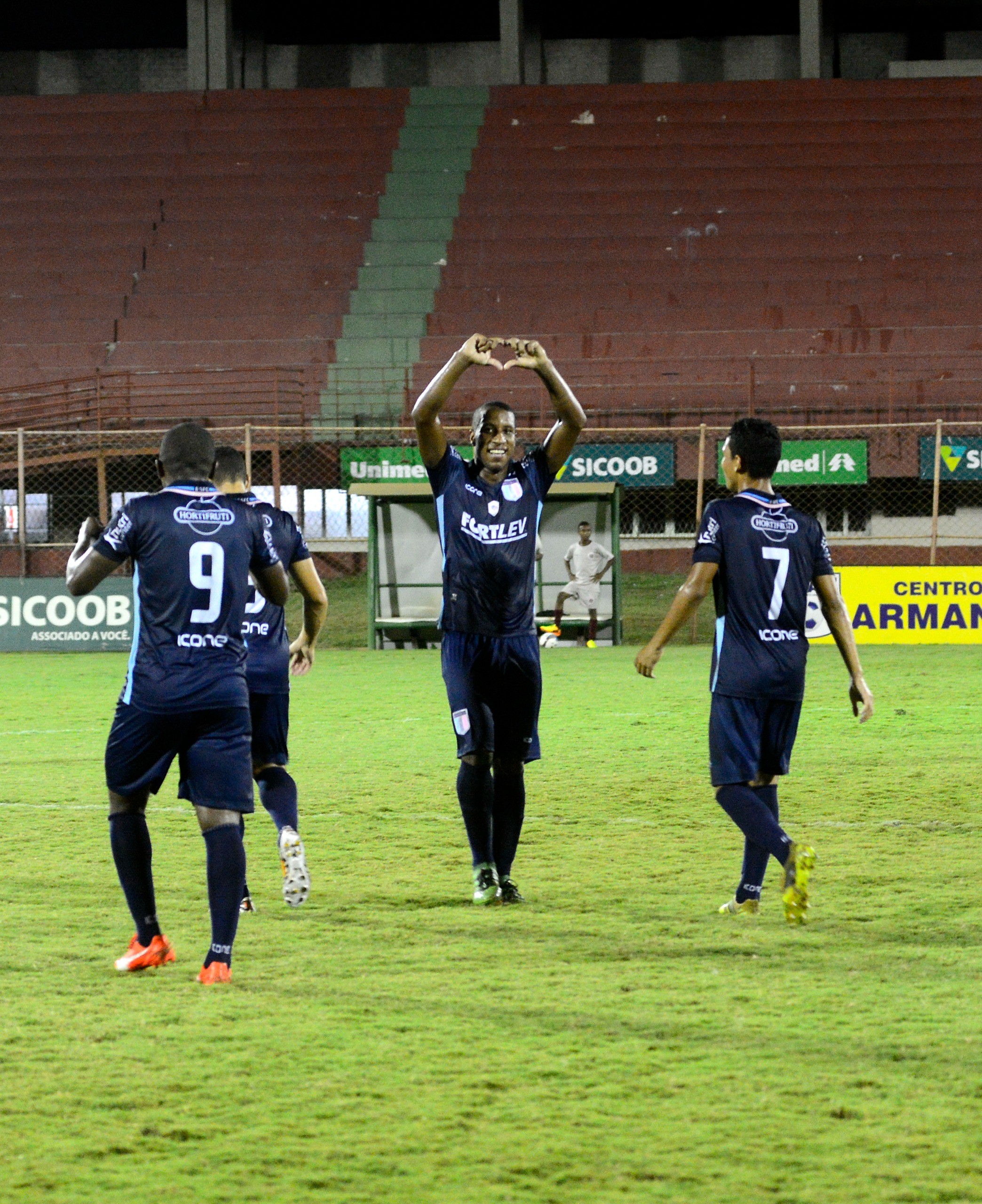De rival a técnico, Rodrigo César busca evitar que jejum da Desportiva complete uma década