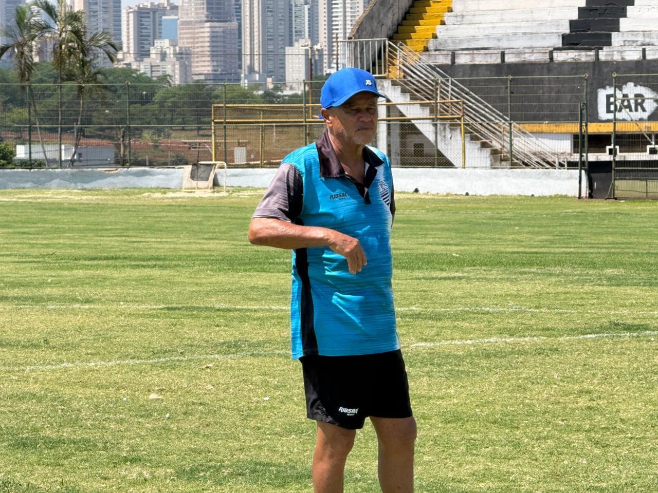 Comercial reorganiza folha, premia remanescentes e define novo padrão salarial para 2026