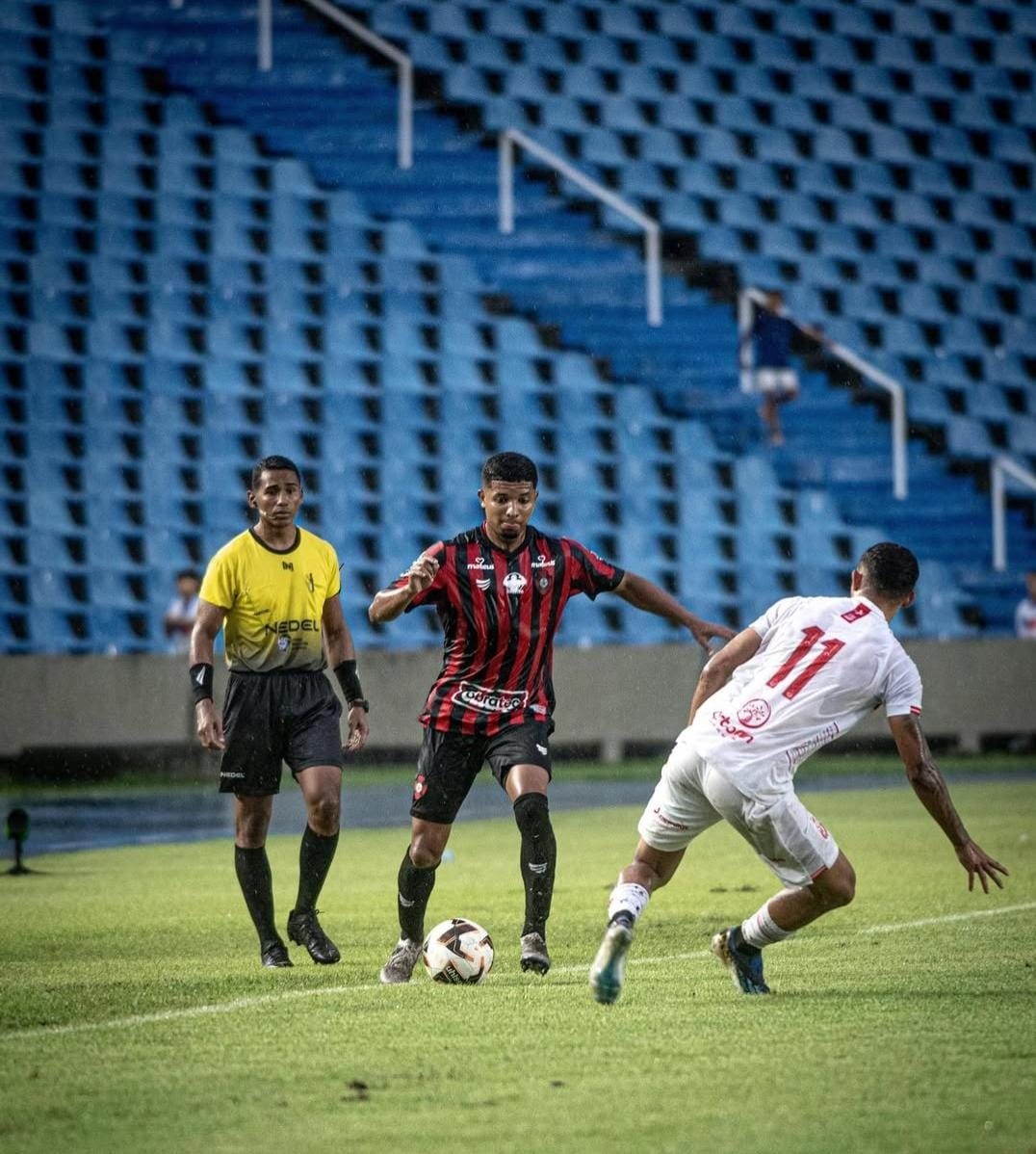 Moto Club renova com atacante e espera novo treinador no fim de semana