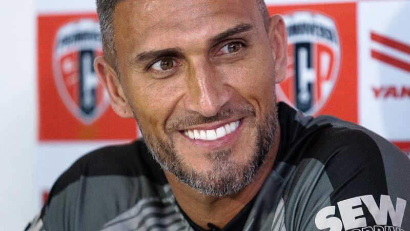 Ex-atacante do Palmeiras admite surpresa com primeira chance como técnico no caçula do Paulista