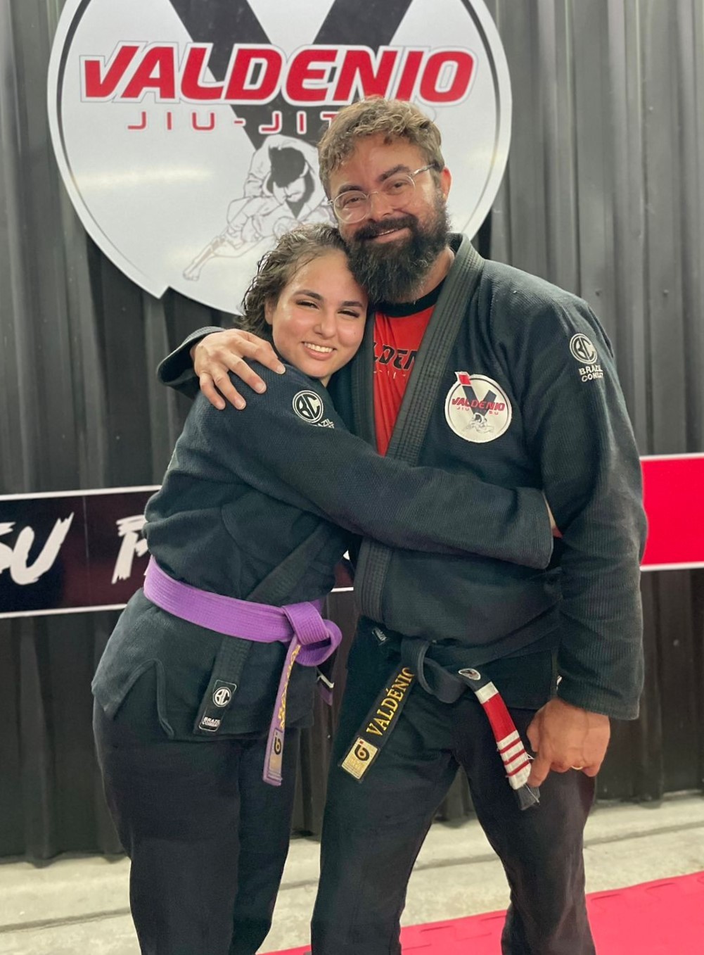 Multicampeã no jiu-jitsu, jovem nutre amor pelo esporte por meio de relação com o pai