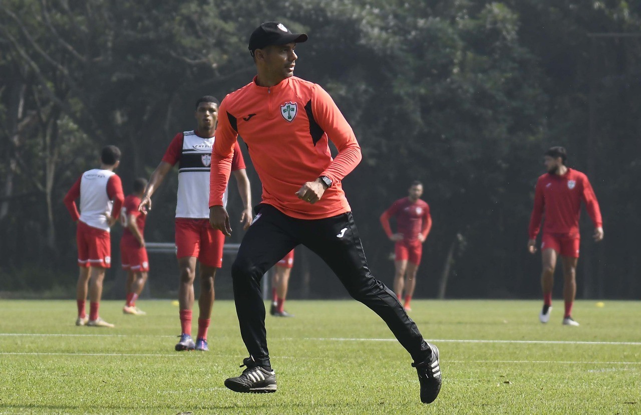 Portuguesa dispensa parte de comissão técnica do elenco principal e sub-20