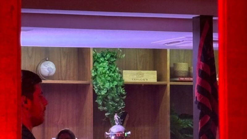 Jogadores do Flamengo comemoram títulos da Libertadores e do Brasileiro em festa no Rio