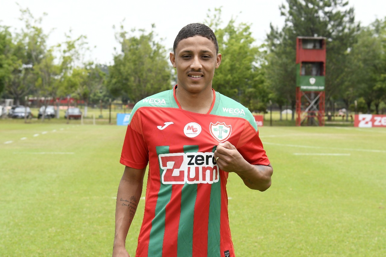 Portuguesa contrata o lateral-direito João Vitor, do Londrina