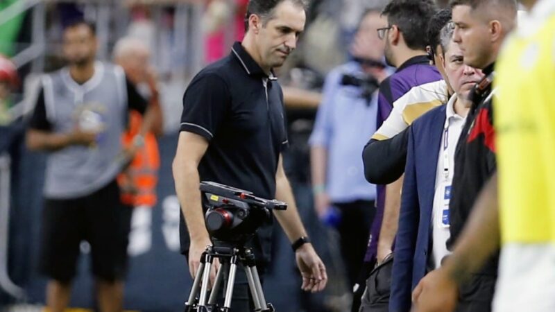 Léo Condé deixa o Ceará após rebaixamento para Série B