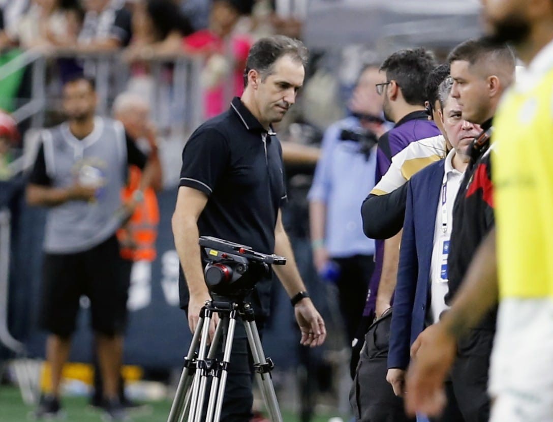 Léo Condé deixa o Ceará após rebaixamento para Série B