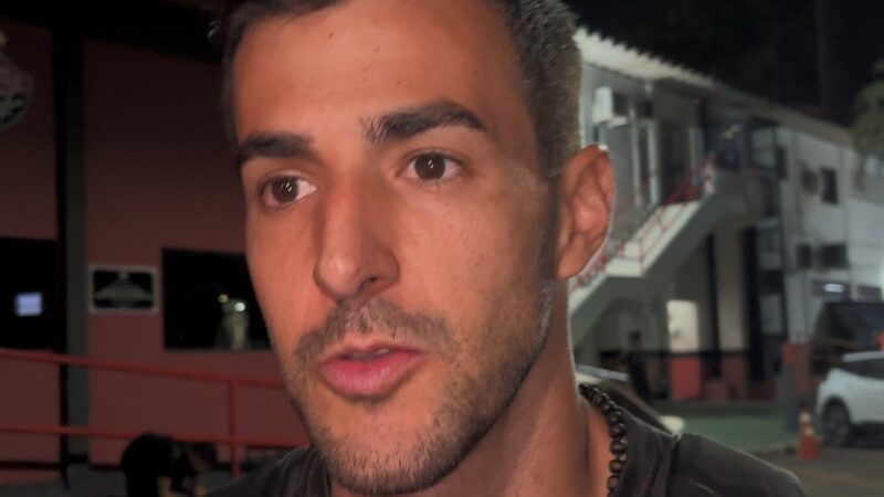 Raúl Cáceres anuncia que não fica no Vitória em 2026: “Vou voltar para o Paraguai”