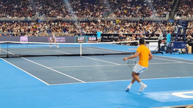 Fonseca dá trabalho, mas Alcaraz vence no tie-break em estreia de confronto: “Quase consegui”