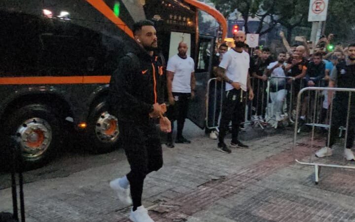 Com Raniele e trio GYM, Corinthians chega a Belo Horizonte para semifinal; veja relacionados