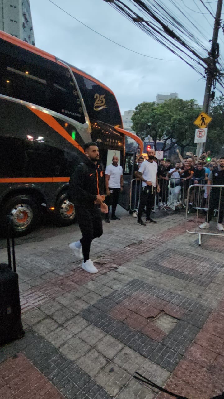 Com Raniele e trio GYM, Corinthians chega a Belo Horizonte para semifinal; veja relacionados