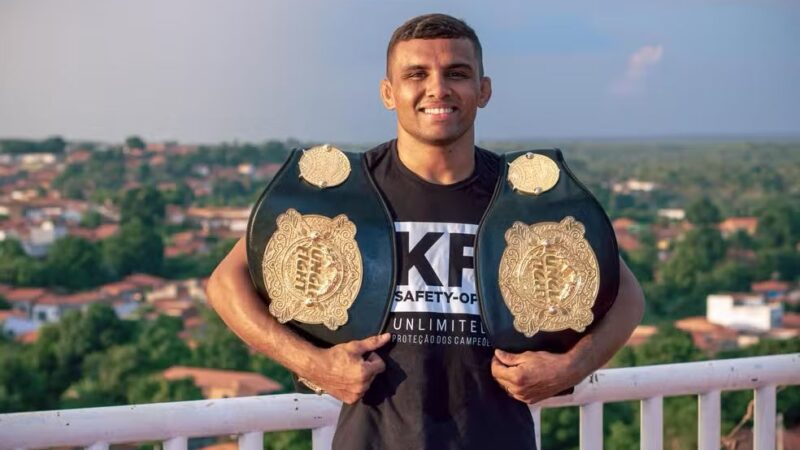 Tiago Pereira promete agressividade para manter reinado no Jungle Fight