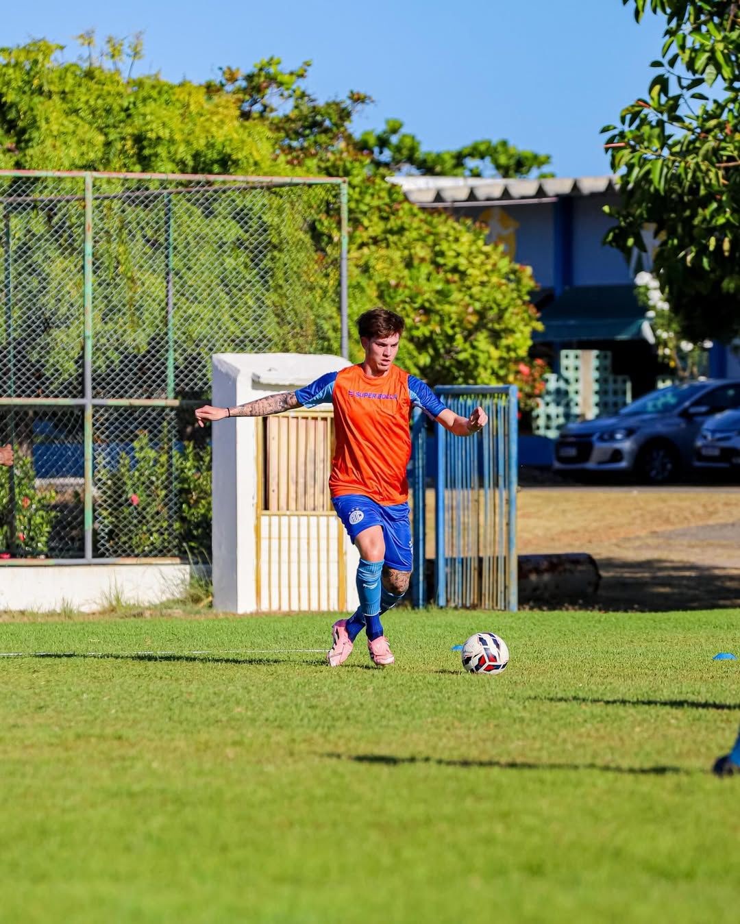 Com passagem na base do Flamengo, zagueiro Mandovani é anunciado pelo Confiança
