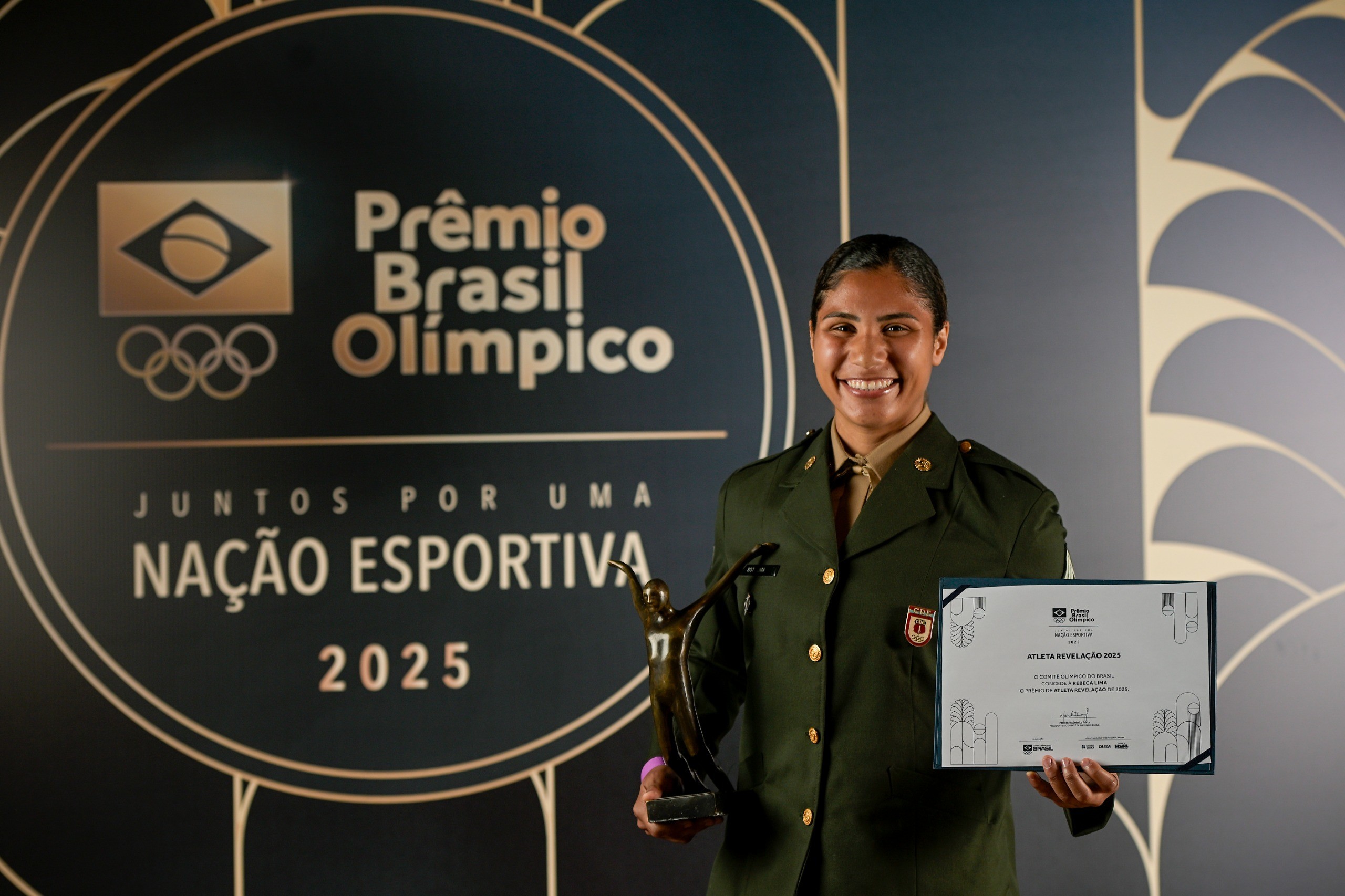 Fruto de projeto social no Rio, campeã mundial pede apoio: “O boxe carece de patrocinadores”