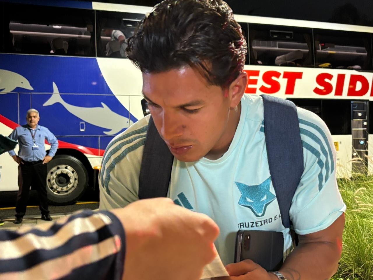 Cruzeiro ganha reforço no ataque para jogo com Corinthians; suspenso, Romero viaja com o time