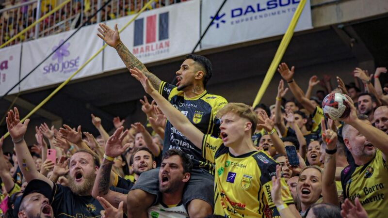 Melhor goleiro da LNF, Nicolas renova com o Jaraguá por mais uma temporada